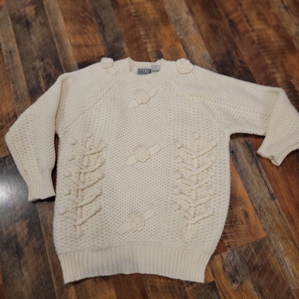 Vintage Tarazzia‎ cream cable knit 3D flower sweater medium